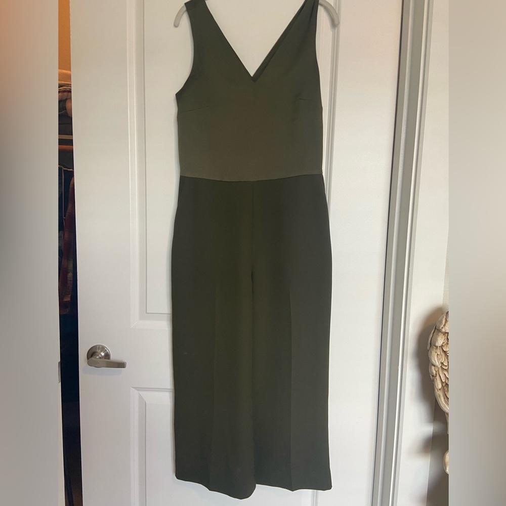 Olive V-Neck Sleeveless Jumpsuit